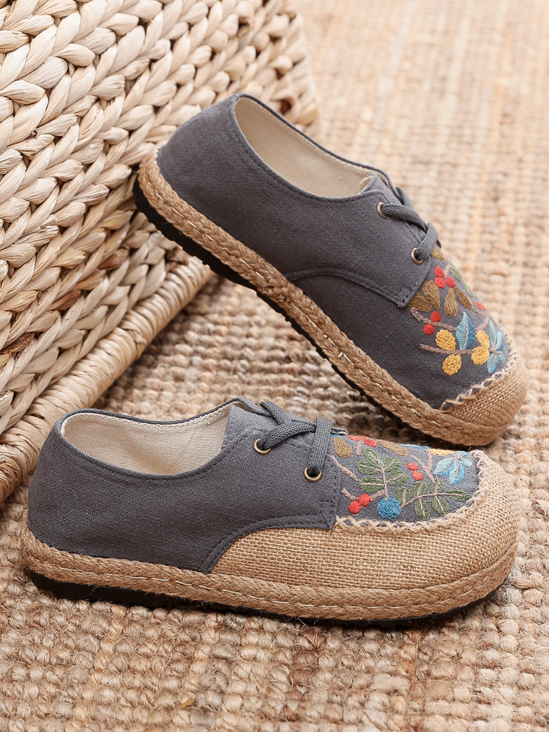 Effortlessly Elegant Shoes with a Timeless Design