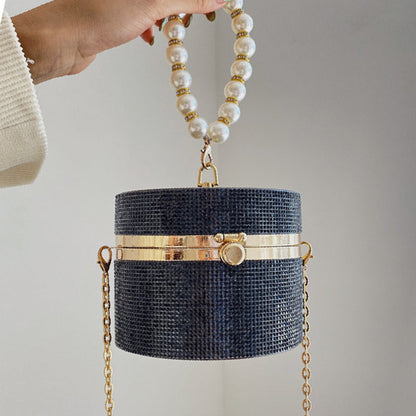 Well Tailored Bag with a Graceful Silhouette