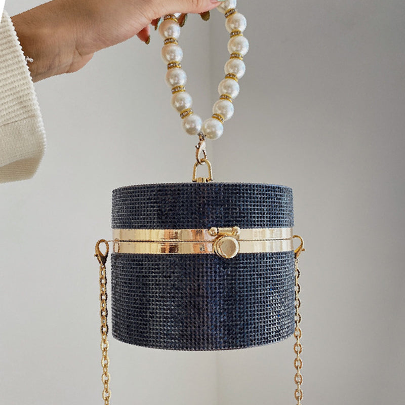 Well Tailored Bag with a Graceful Silhouette