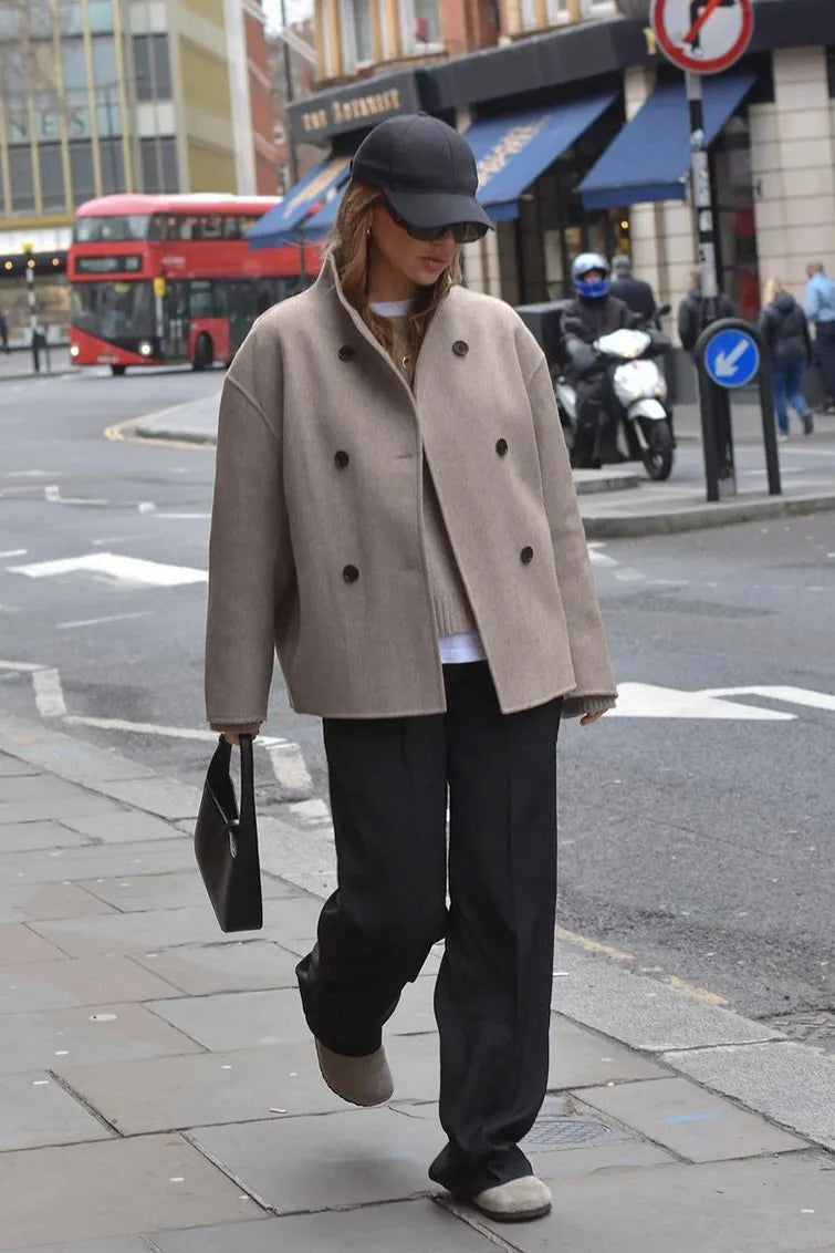 Effortlessly Elegant Jacket with a Timeless Design