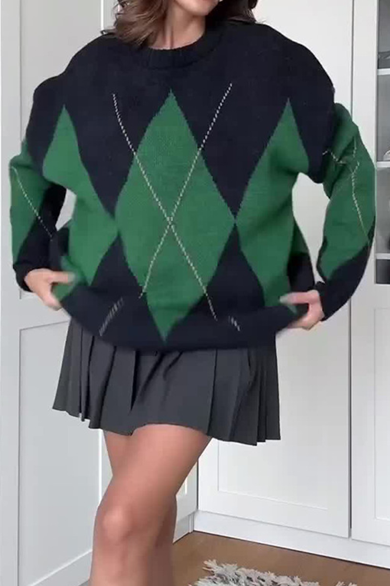Effortlessly Elegant Sweater with a Timeless Design