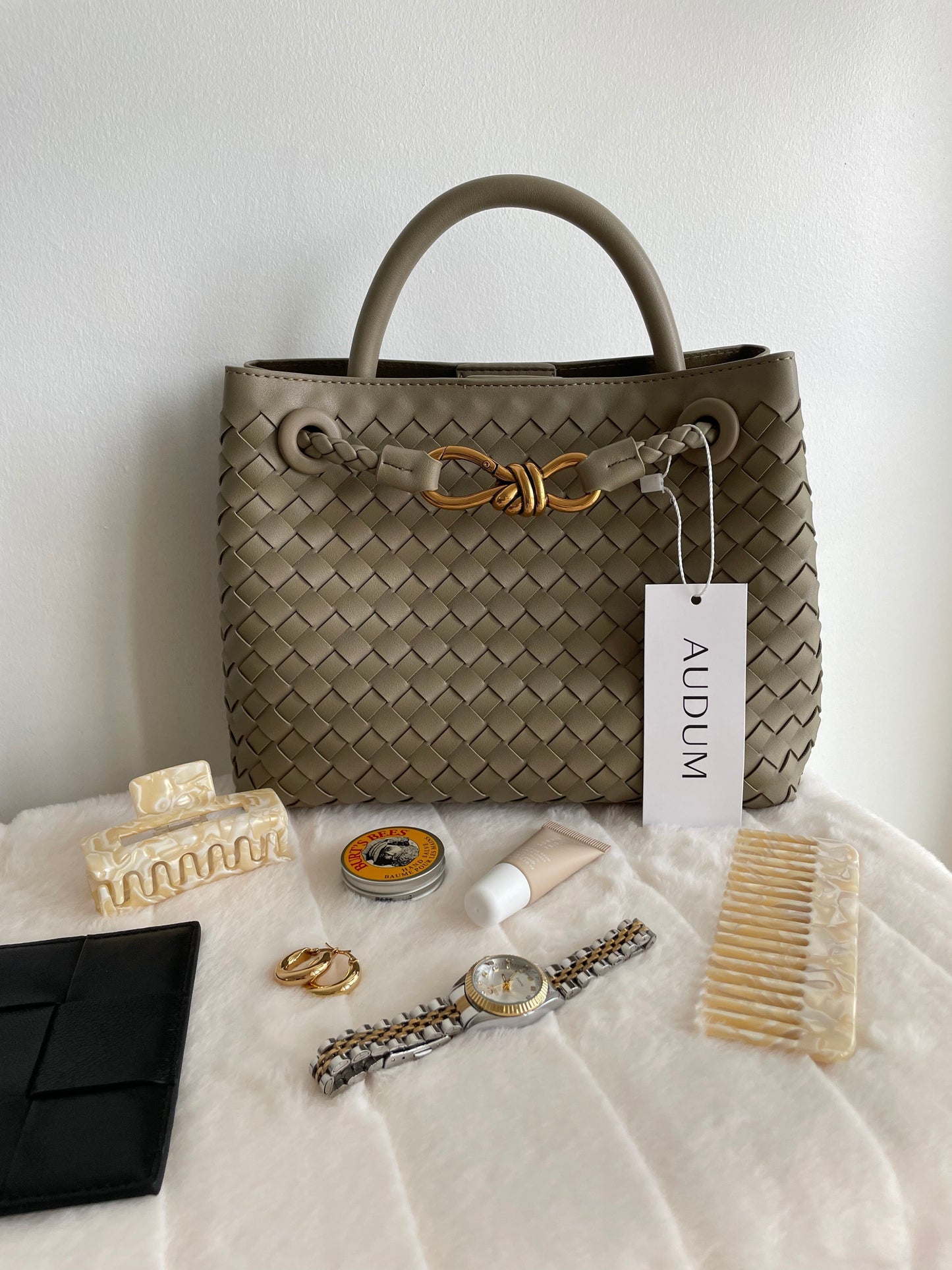 Beautifully Finished Bag in a Timeless Design