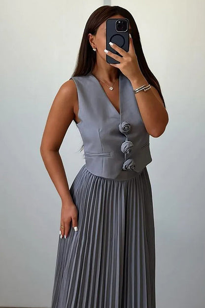 Effortlessly Elegant Garment with a Timeless Design