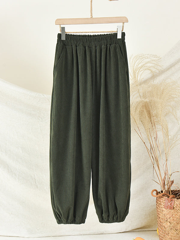 Effortlessly Elegant Pants with a Timeless Design