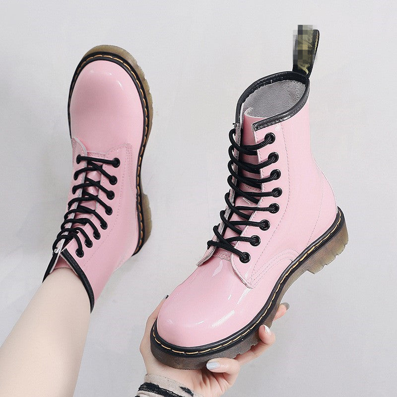 Effortlessly Elegant Boots with a Timeless Design