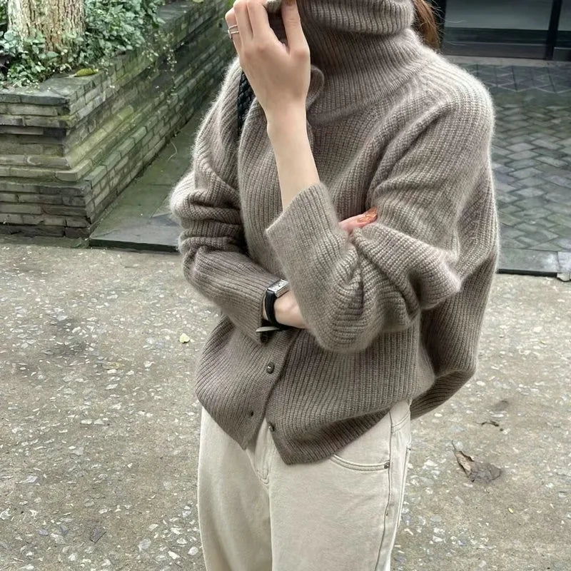 Elegantly Styled Cardigan for Everyday Wear