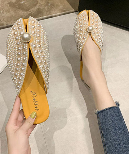 Well Tailored Sandals with a Graceful Silhouette