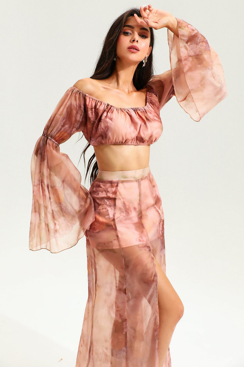 Well Tailored Top with a Graceful Silhouette