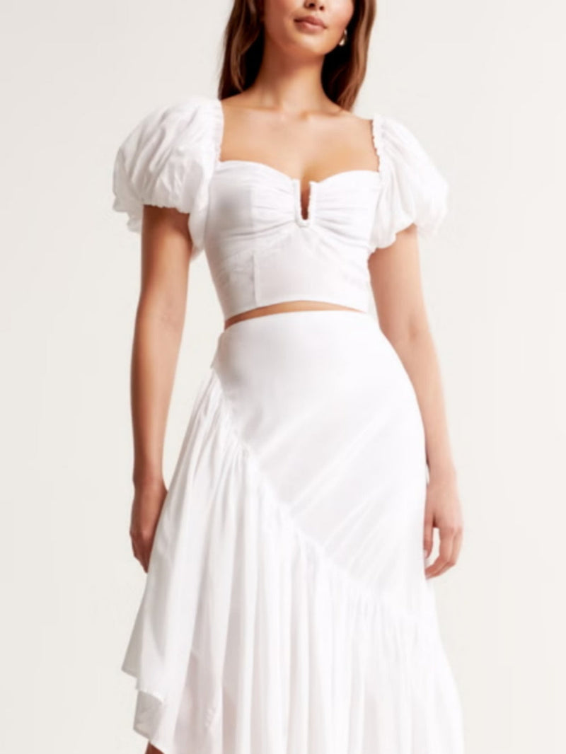 Well Tailored Top with a Graceful Silhouette