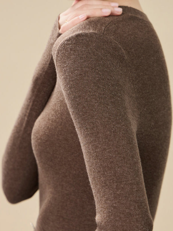 Well Tailored Sweater with a Graceful Silhouette