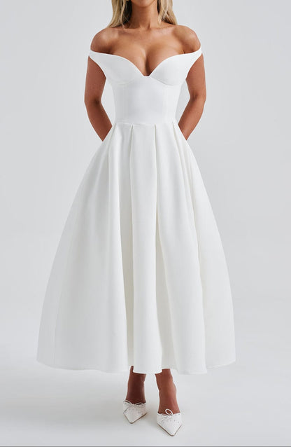 Gracefully Styled Dress for Any Occasion