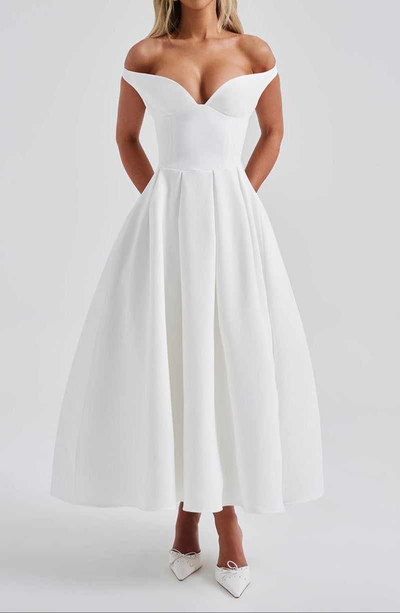 Gracefully Styled Dress for Any Occasion