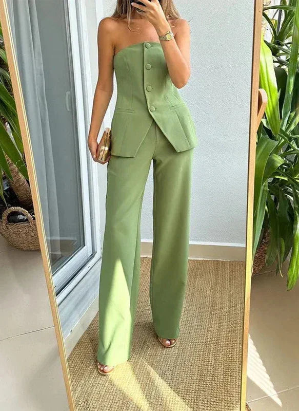 Well Tailored Top with a Graceful Silhouette