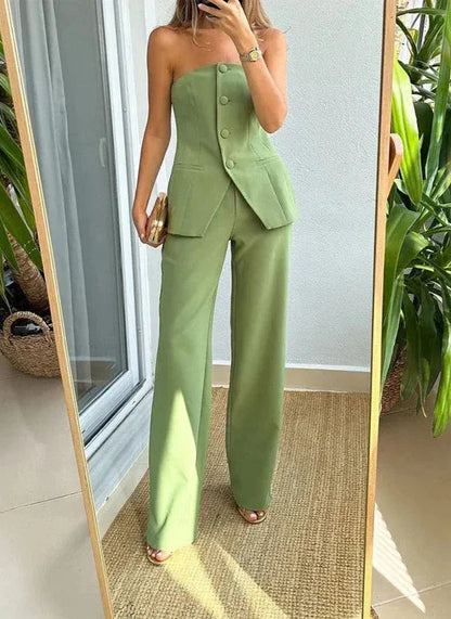 Well Tailored Top with a Graceful Silhouette