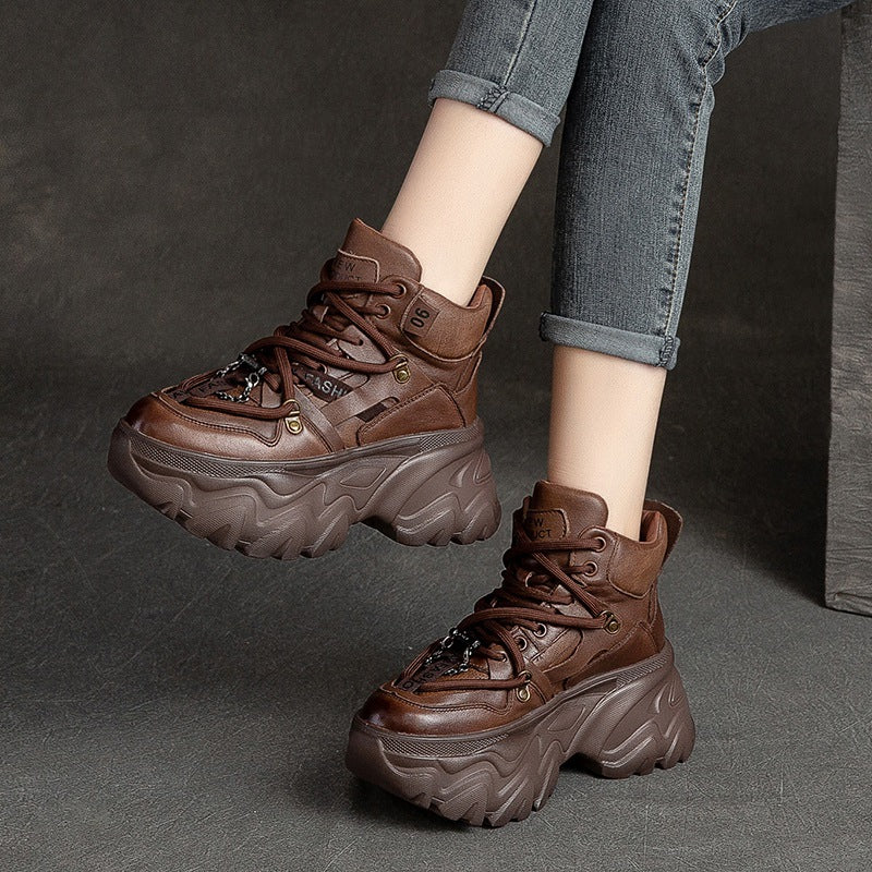 Effortlessly Elegant Boots with a Timeless Design