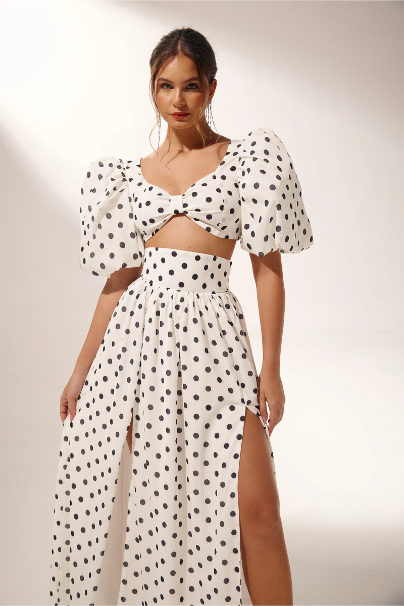 Sophisticated Garment with a Clean Classic Look