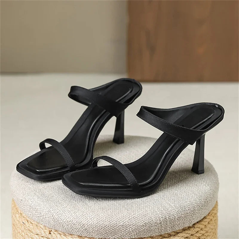 Effortlessly Elegant Heels with a Timeless Design