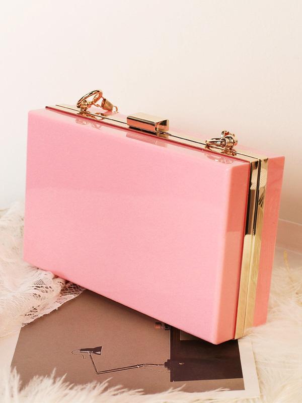 Sophisticated Bag with a Clean Classic Look