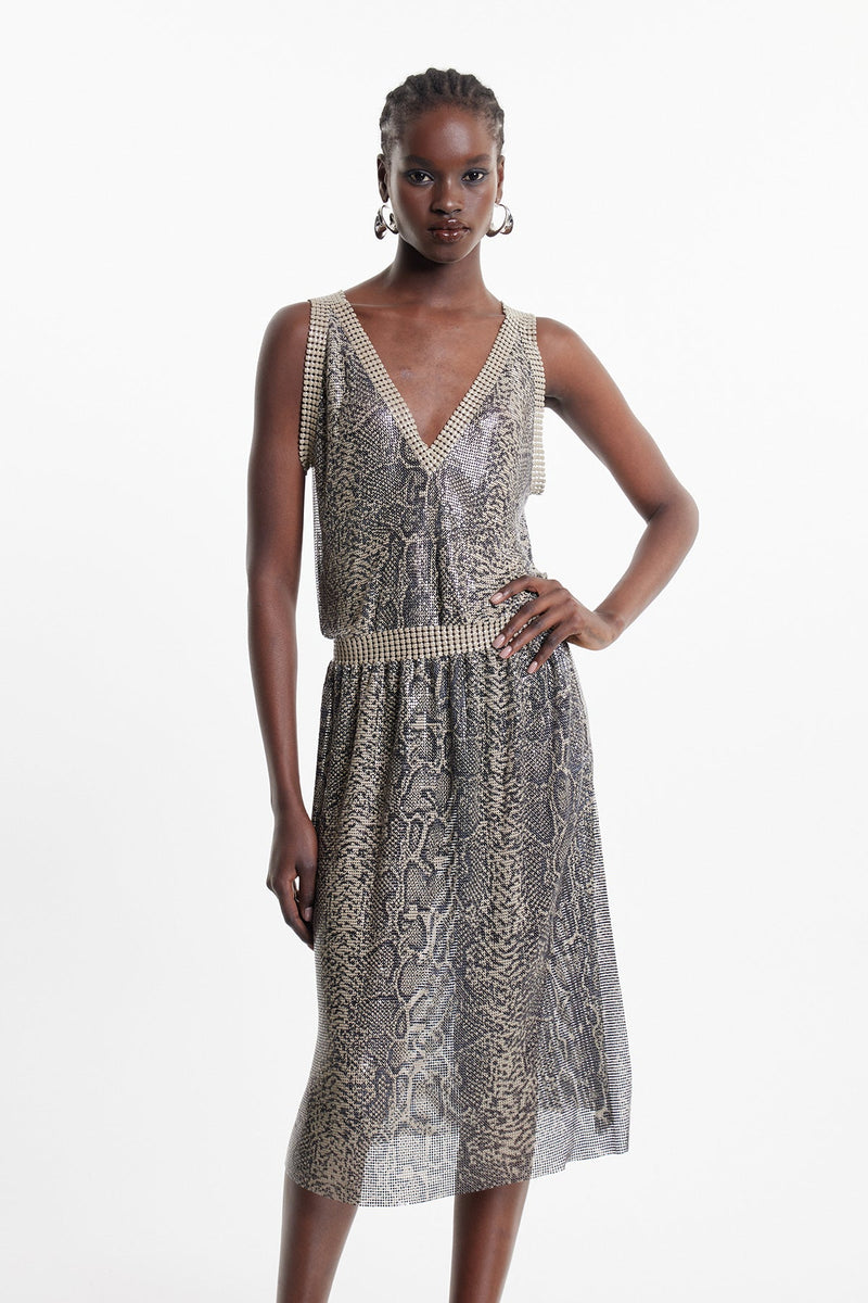 Effortlessly Elegant Dress with a Timeless Design