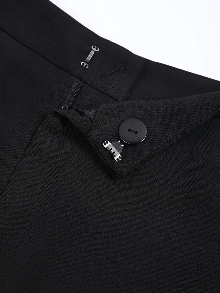Effortlessly Elegant Pants with a Timeless Design