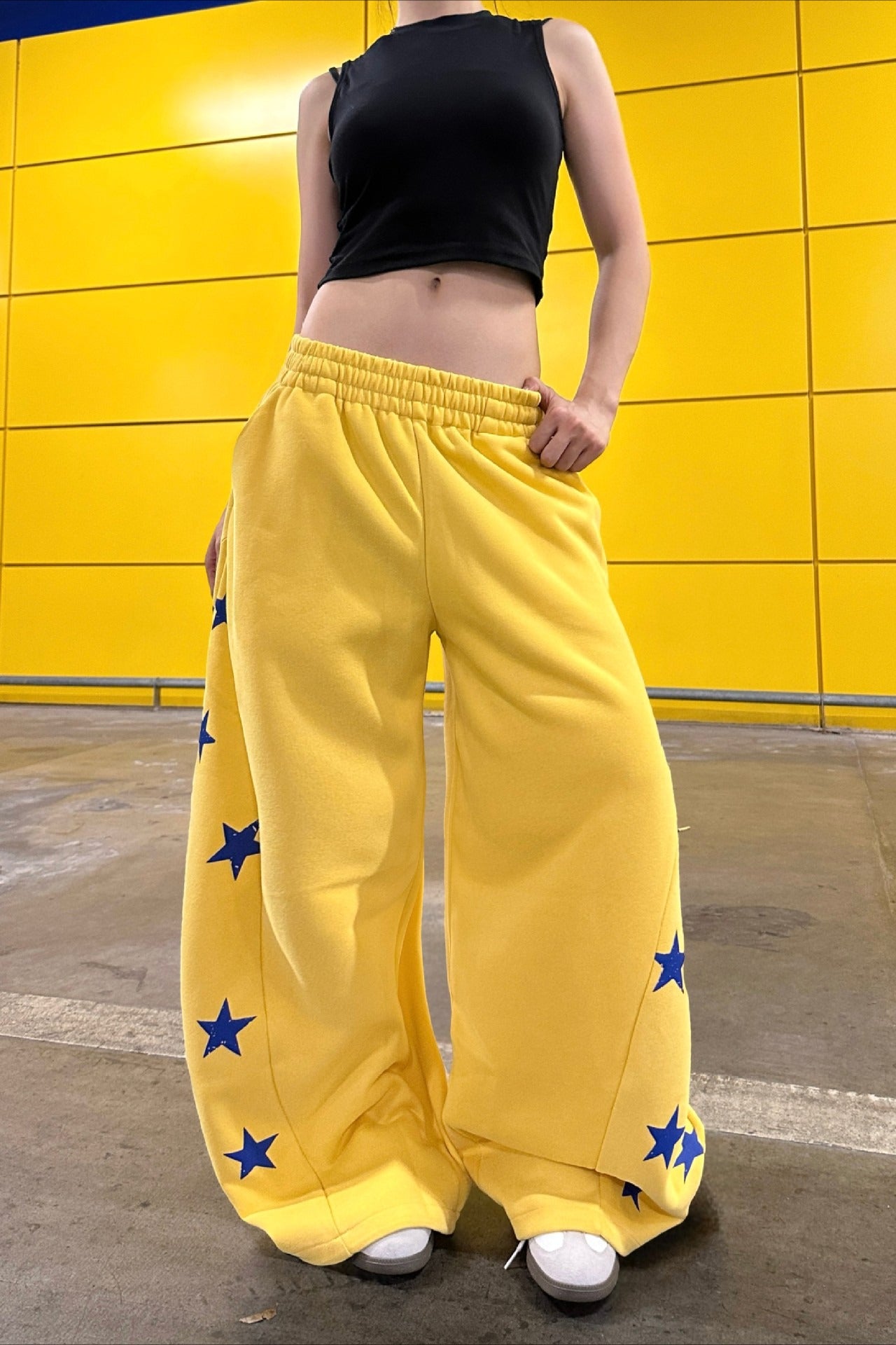 Well Tailored Pants with a Graceful Silhouette