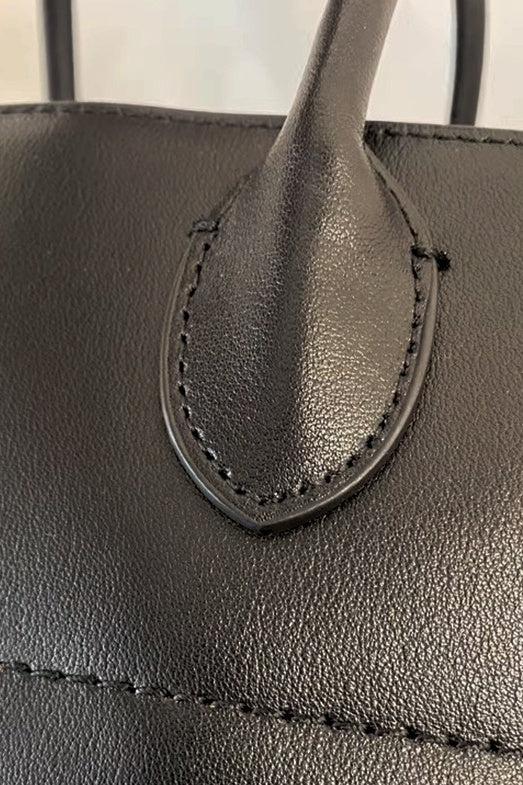 Beautifully Crafted Bag in a Classic Style