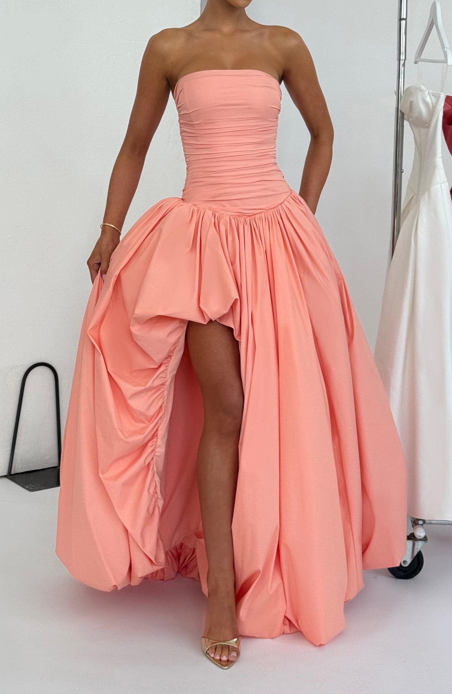 Beautifully Finished Dress in a Timeless Design
