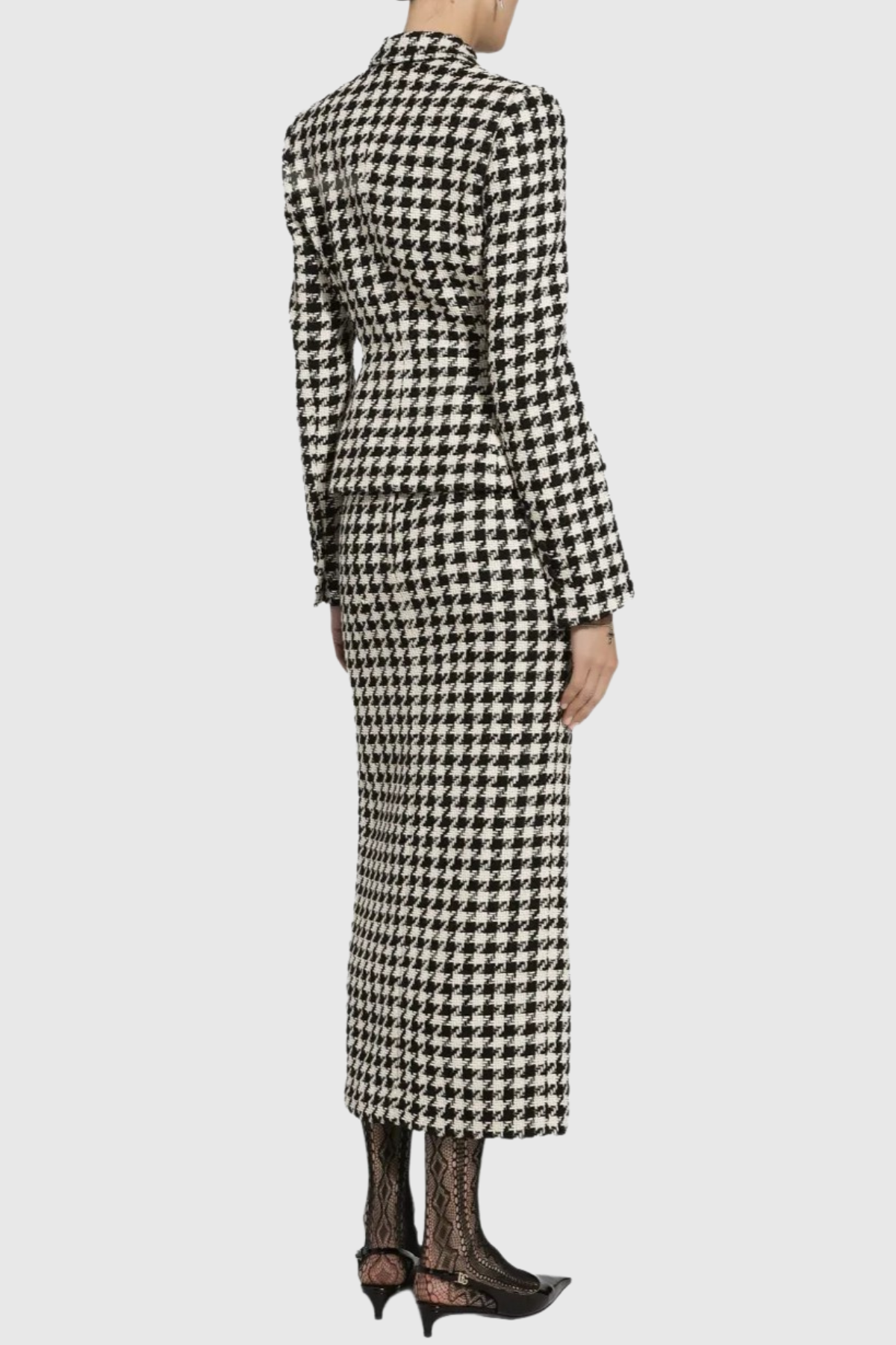 Effortlessly Elegant Jacket with a Timeless Design