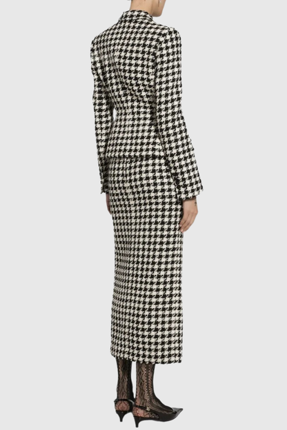 Effortlessly Elegant Jacket with a Timeless Design