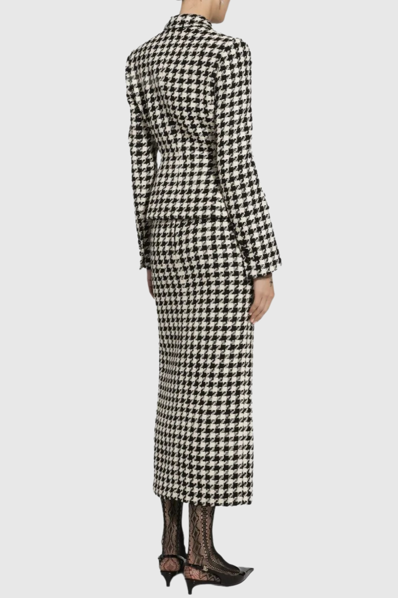 Effortlessly Elegant Jacket with a Timeless Design