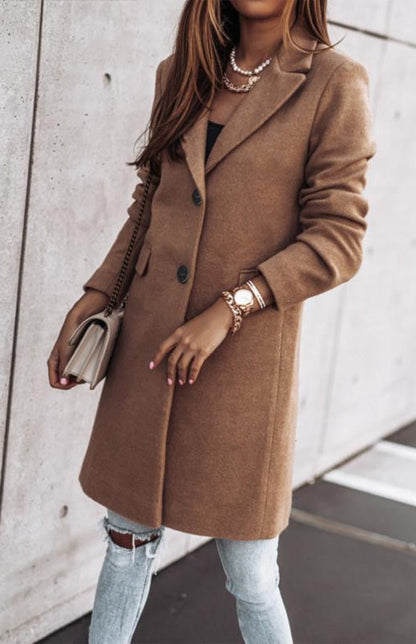 Effortlessly Elegant Coat with a Timeless Design