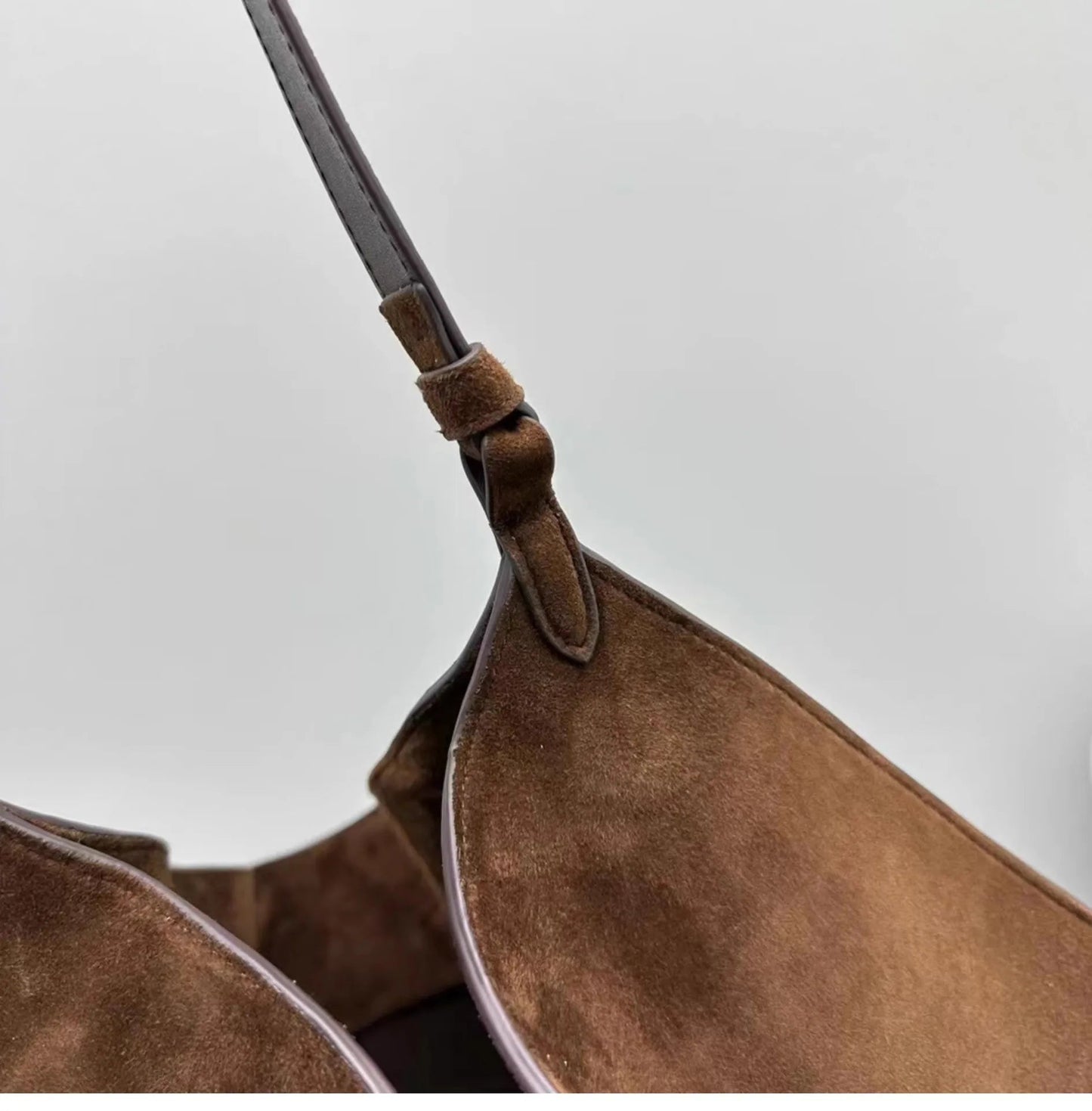 Gracefully Styled Bag for Any Occasion
