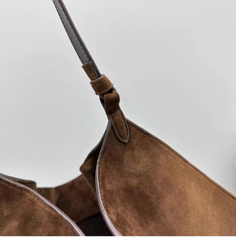 Gracefully Styled Bag for Any Occasion