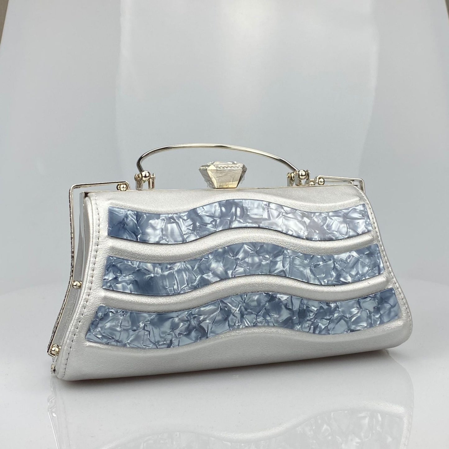 Beautifully Finished Bag in a Timeless Design