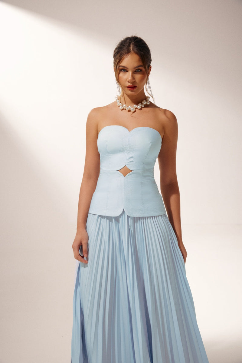 Effortlessly Elegant Garment with a Timeless Design