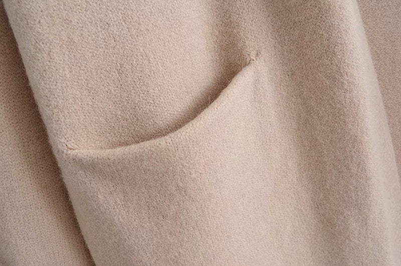 Well Tailored Cardigan with a Graceful Silhouette
