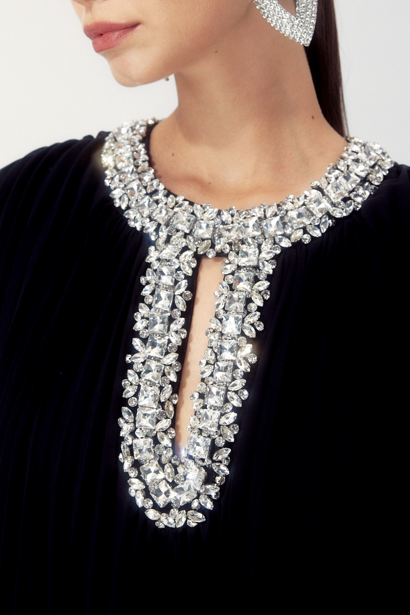 Well Tailored Dress with a Graceful Silhouette