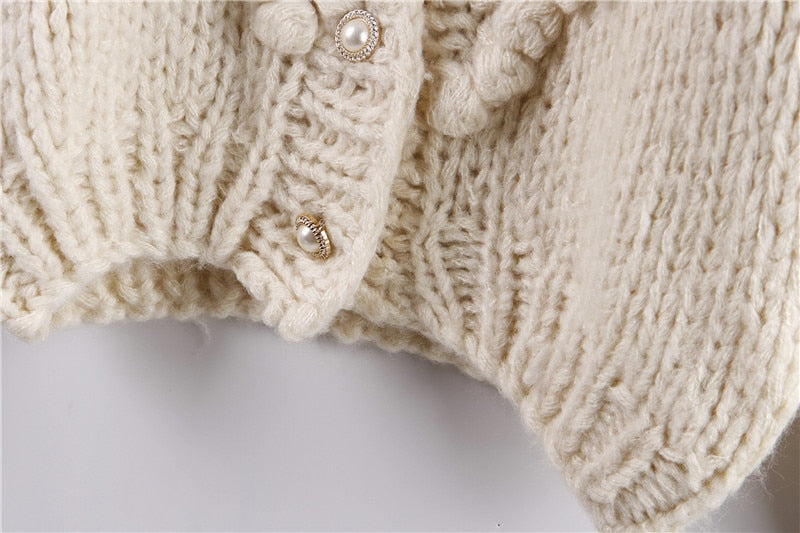 Effortlessly Elegant Cardigan with a Timeless Design