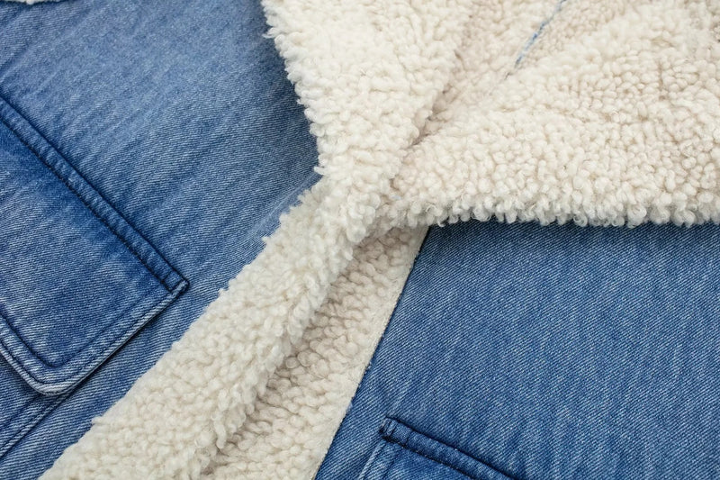 Effortlessly Elegant Coat with a Timeless Design