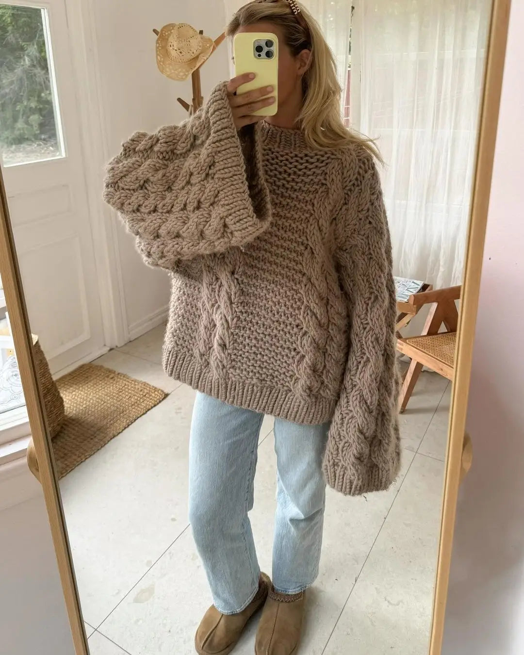 Effortlessly Elegant Sweater with a Timeless Design