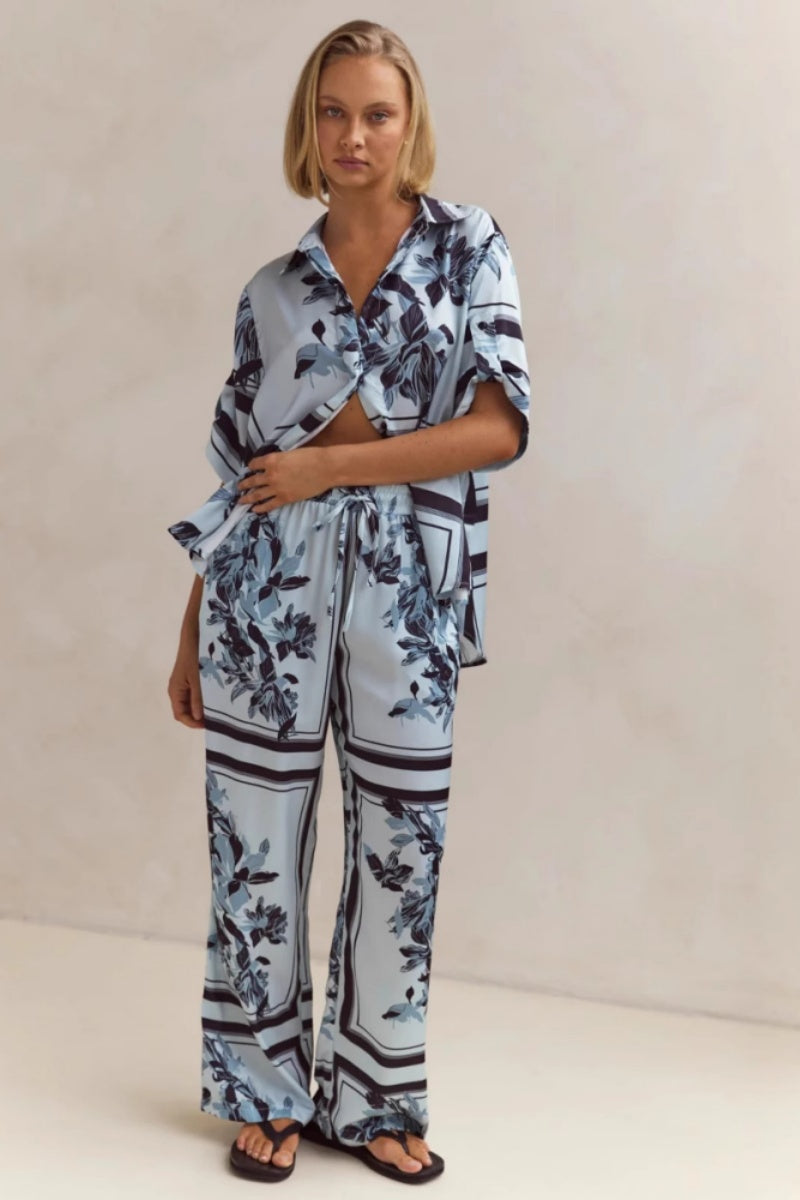 Effortlessly Elegant Cardigan with a Timeless Design