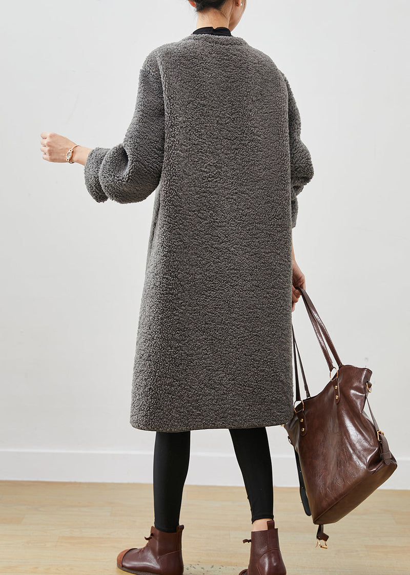 Well Tailored Coat with a Graceful Silhouette
