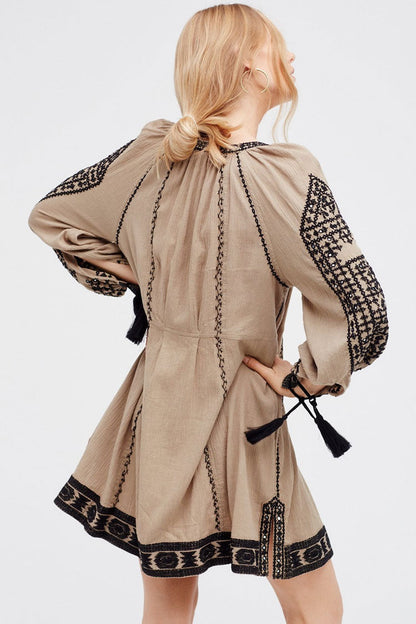 Beautifully Finished Dress in a Timeless Design