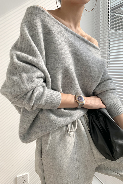Well Tailored Sweater with a Graceful Silhouette