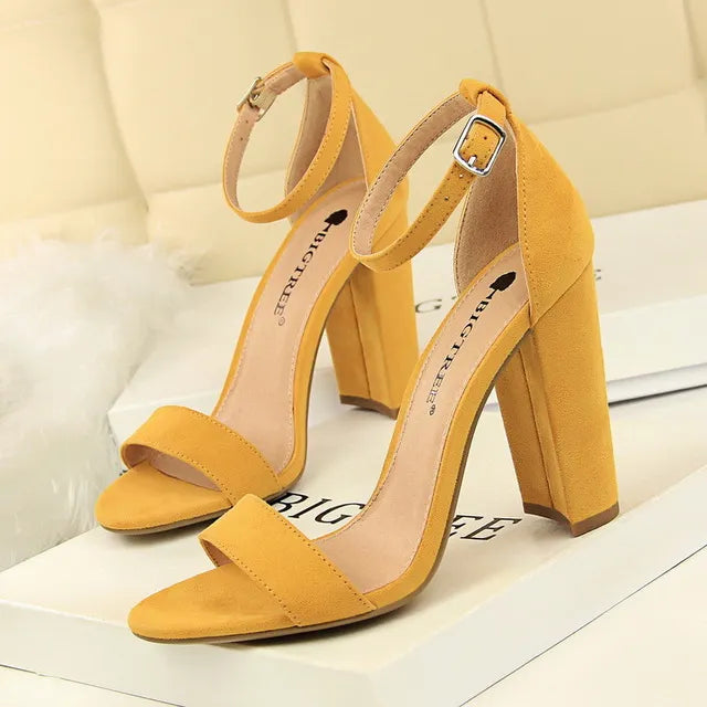 Classic Vintage Heels with a Flattering Fit