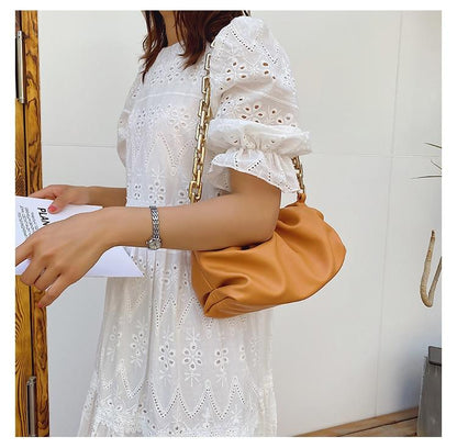 Well Tailored Bag with a Graceful Silhouette
