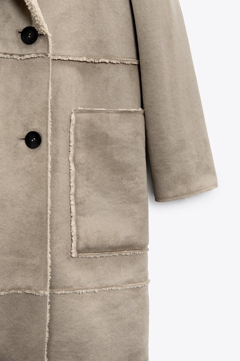 Well Tailored Coat with a Graceful Silhouette