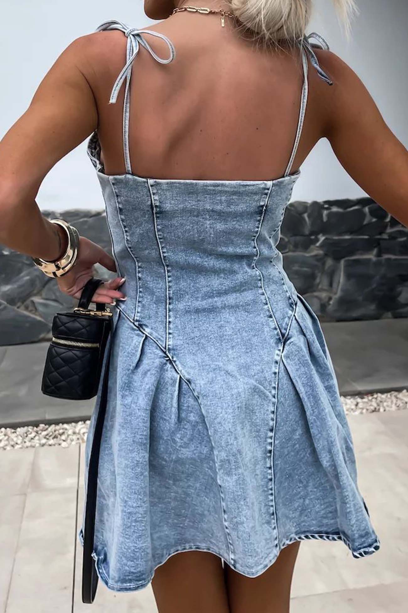 Classic Vintage Dress with a Flattering Fit