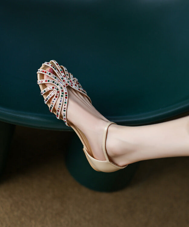 Well Tailored Sandals with a Graceful Silhouette