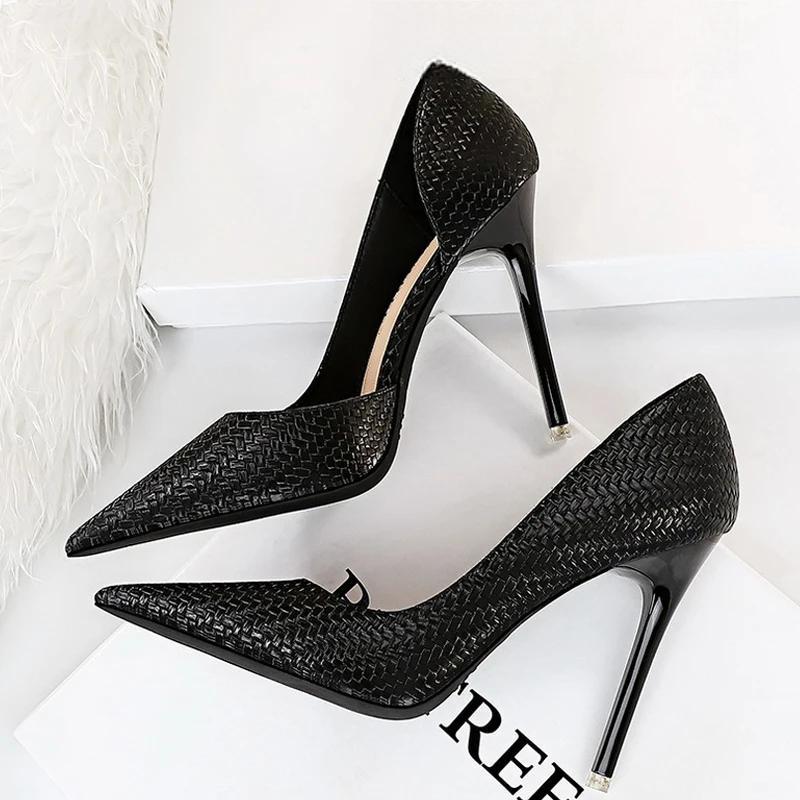 Classic Vintage Heels with a Flattering Fit